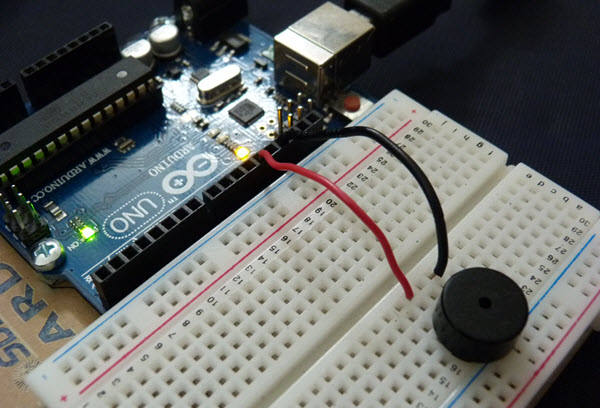 Play simple melodies with an Arduino and a piezo buzzer